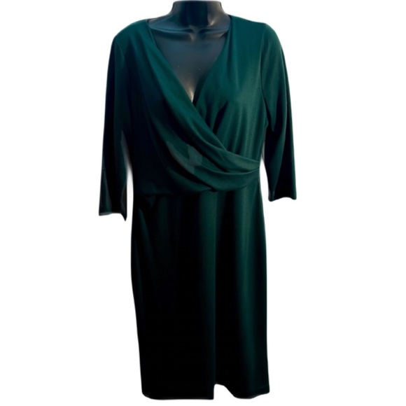 Ann Taylor Factory Dresses & Skirts - Ann Taylor size 10 emerald green 3/4 sleeve below the knee faux wrap vneck dress